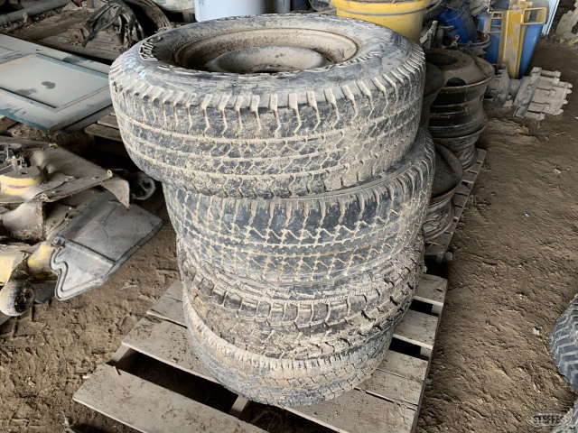 (4) 16 in trailer tires on 5 and 6 bolt rims